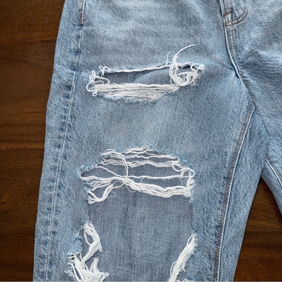 American Eagle Highest Rise Mom Jeans Womens 4 Light Blue Wash Distressed - Picture 4 of 13